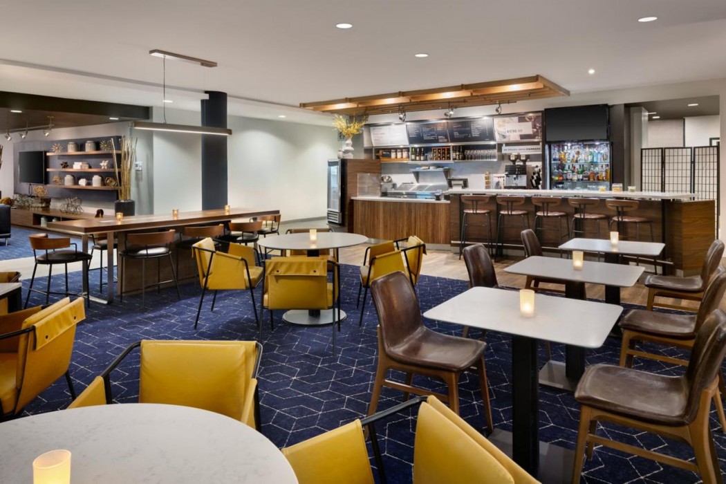 Courtyard By Marriott Edison Woodbridge 33/40