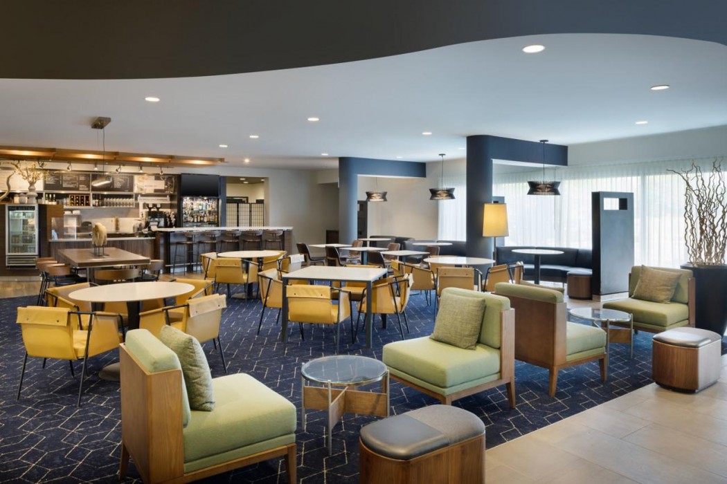 Courtyard By Marriott Edison Woodbridge 31/40