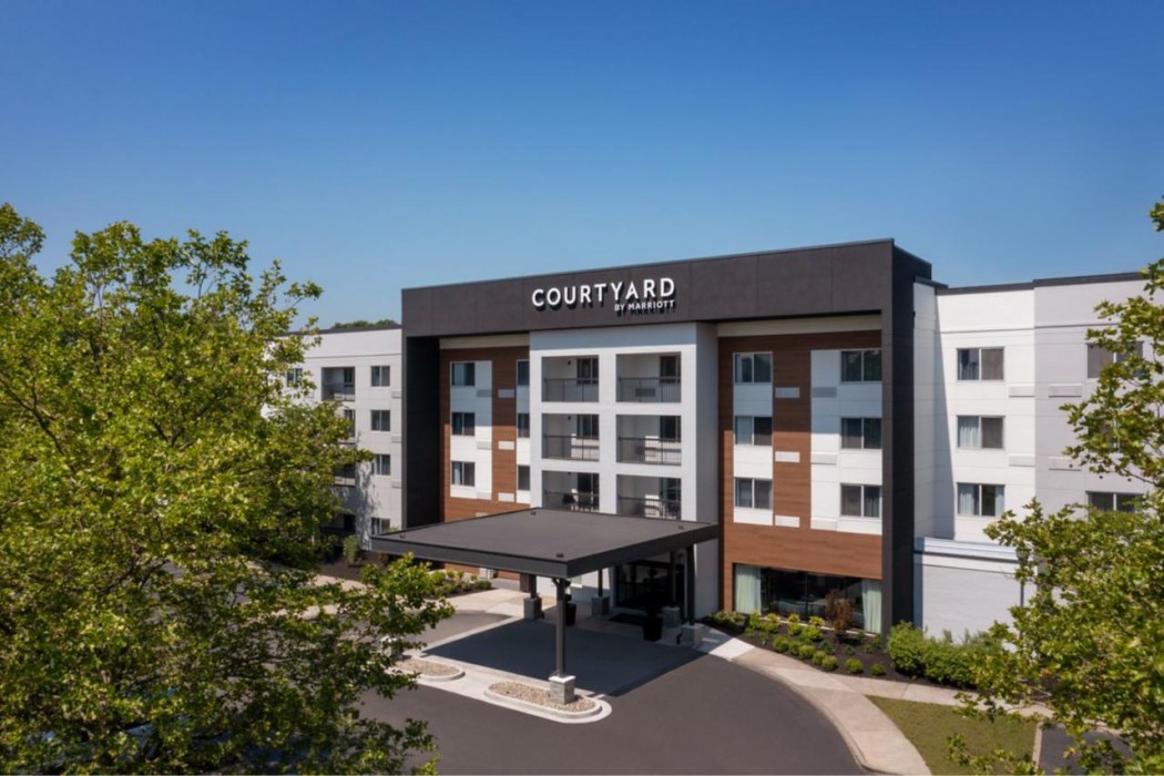 Courtyard By Marriott Edison Woodbridge 3/40