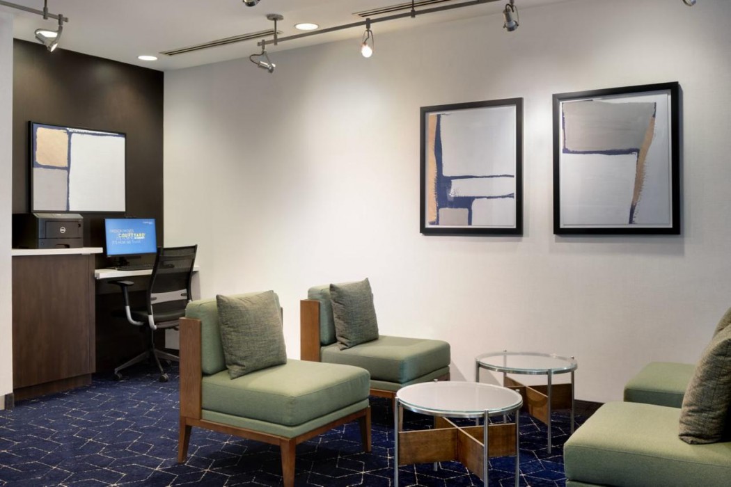 Courtyard By Marriott Edison Woodbridge 29/40