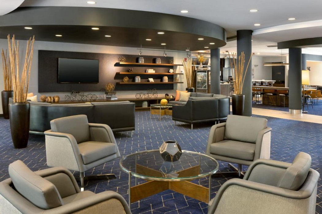 Courtyard By Marriott Edison Woodbridge 9/40
