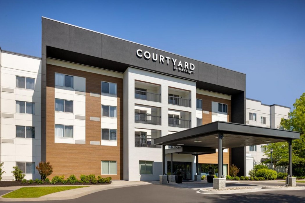 Courtyard By Marriott Edison Woodbridge 2/40