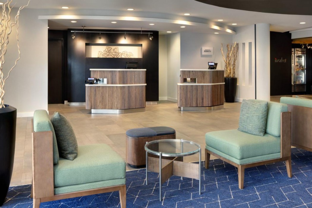 Courtyard By Marriott Edison Woodbridge 7/40