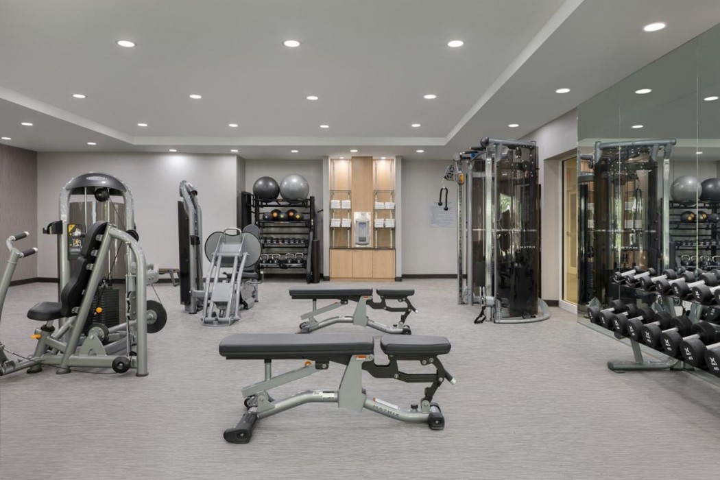Courtyard By Marriott Edison Woodbridge 37/40