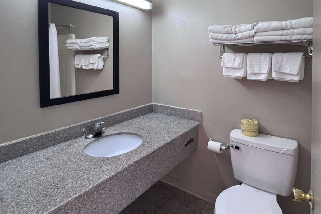 Rodeway Inn and Suites Hershey Chocolate Avenue 10/17