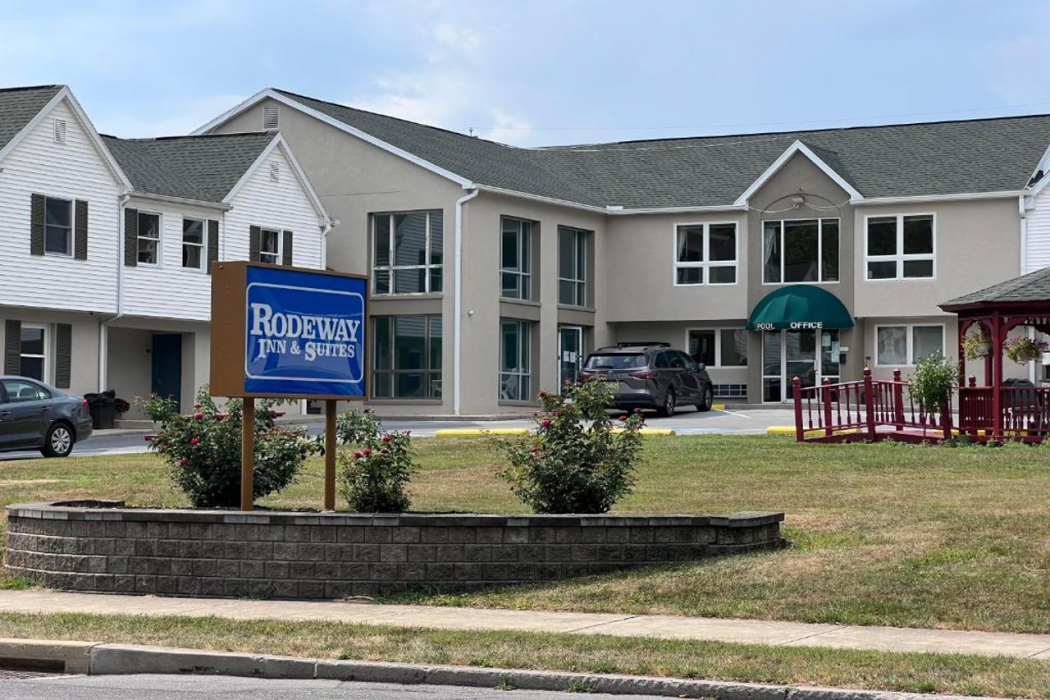 Rodeway Inn and Suites Hershey Chocolate Avenue 1/17