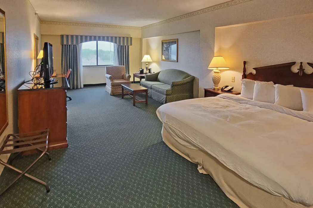Radisson Hotel Cedar Rapids, IA 9/33