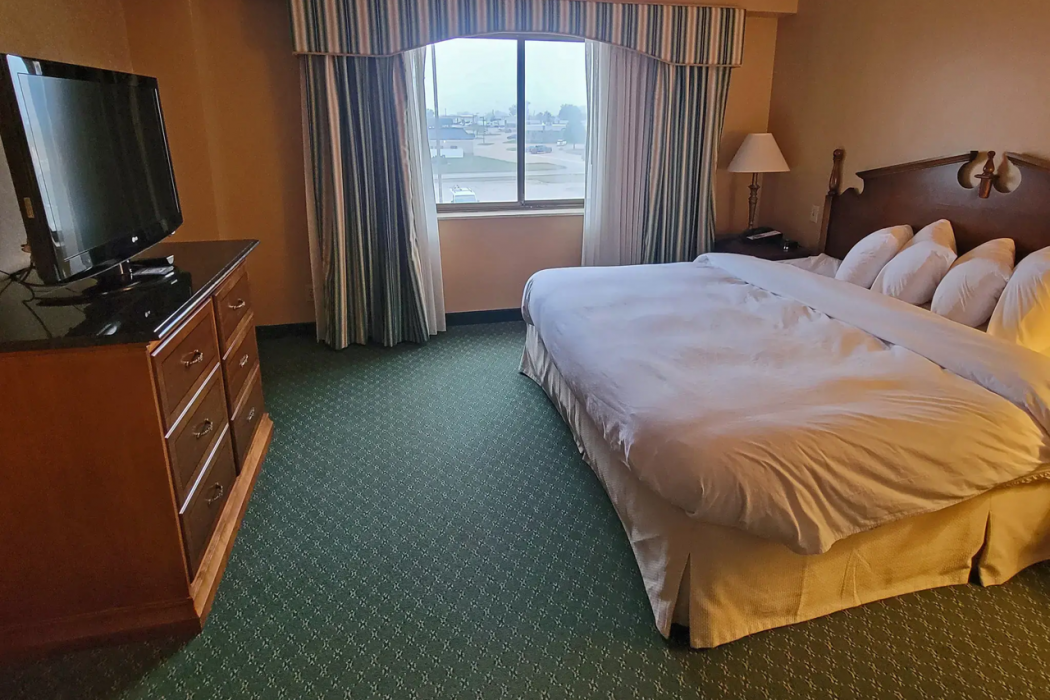 Radisson Hotel Cedar Rapids, IA 11/33