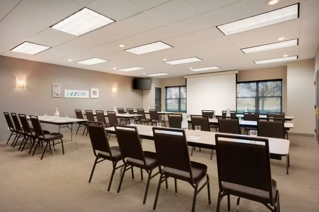 Country Inn & Suites by Radisson Albertville near Outlet Mall 9/21