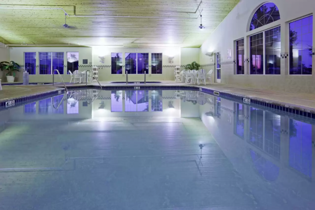 Country Inn & Suites by Radisson Albertville near Outlet Mall 11/21