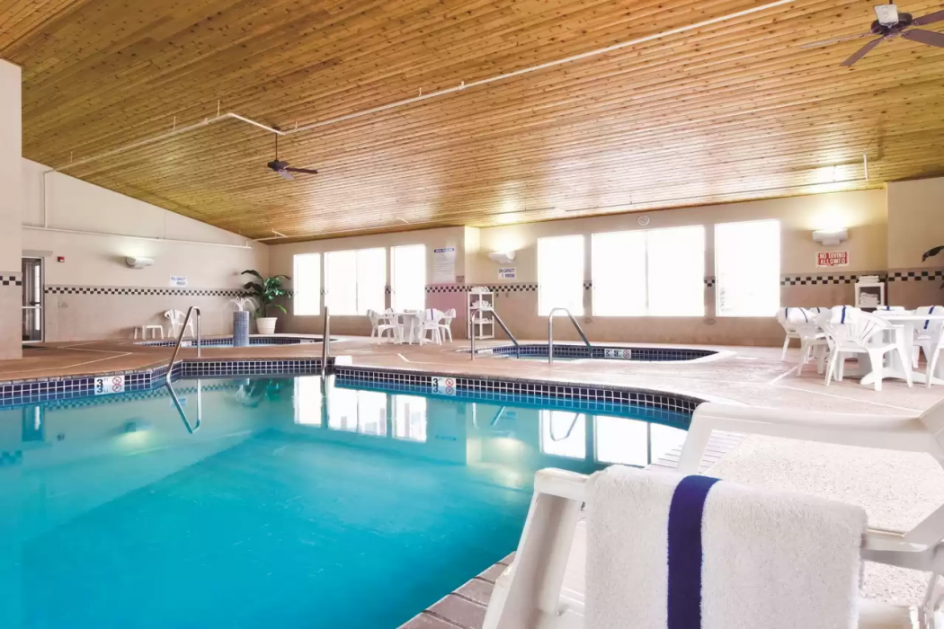 Country Inn & Suites by Radisson Albertville near Outlet Mall 12/21