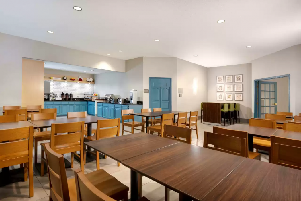 Country Inn & Suites by Radisson Albertville near Outlet Mall 19/21