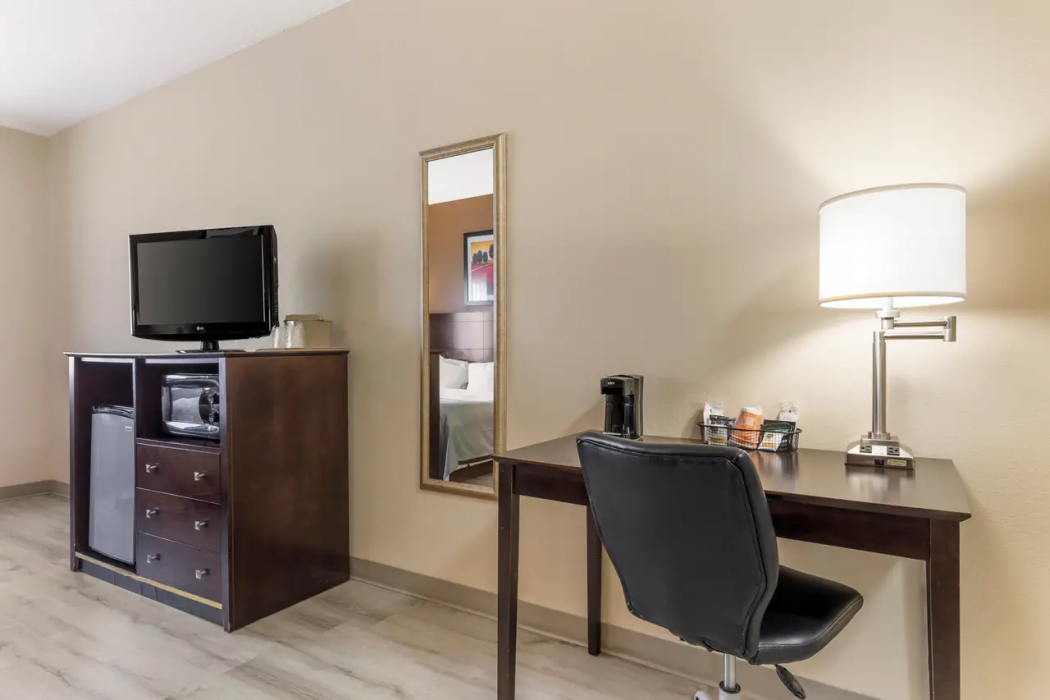 Quality Inn & Suites Wichita Falls I-44 7/23