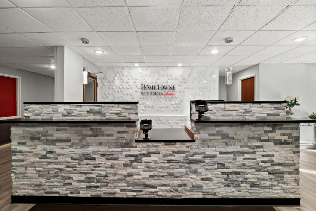 HomeTowne Studios by Red Roof East Lansing - Okemos 7/27