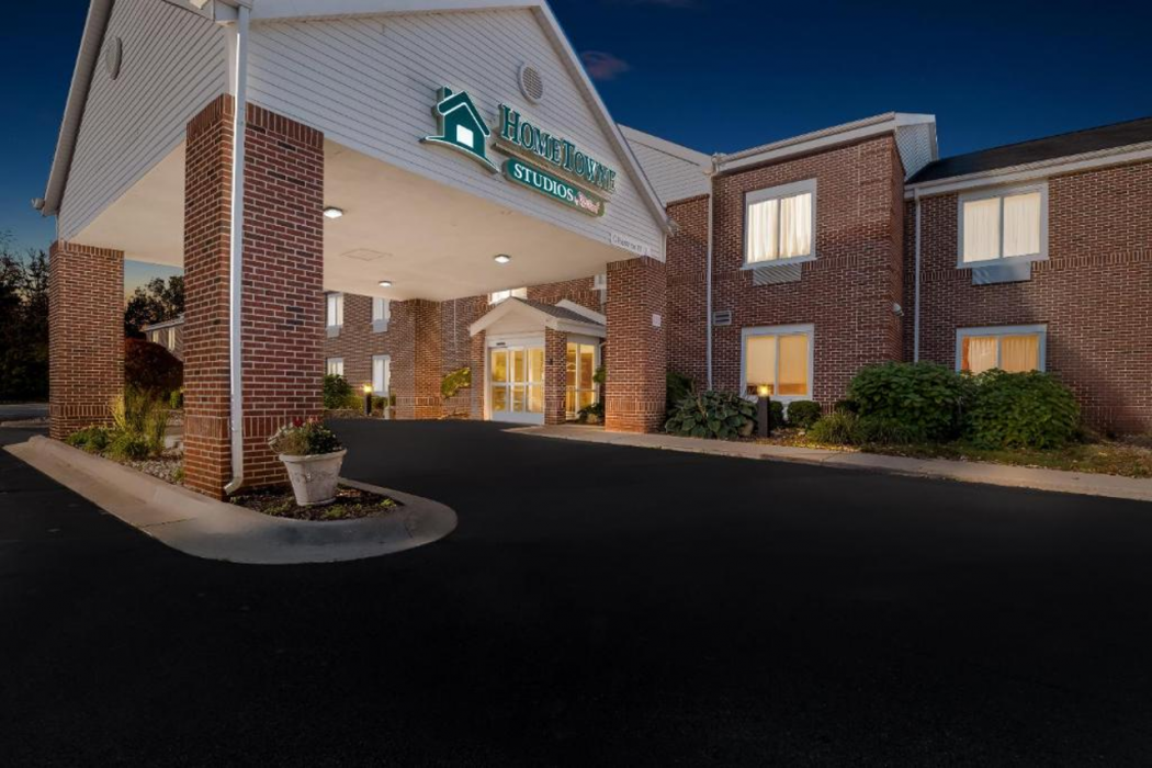 HomeTowne Studios by Red Roof East Lansing - Okemos 1/27