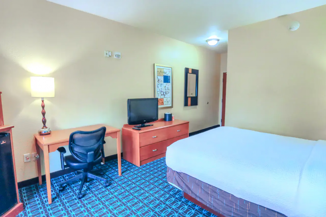Comfort Inn & Suites Houston North - Spring 8/27