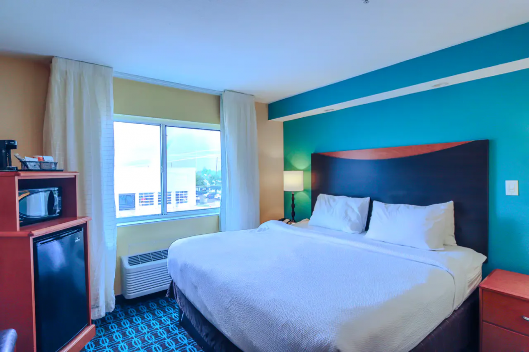 Comfort Inn & Suites Houston North - Spring 10/27