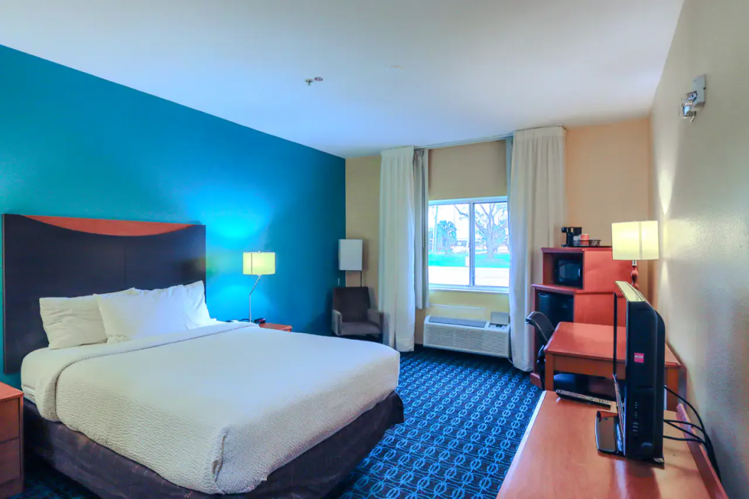 Comfort Inn & Suites Houston North - Spring 11/27