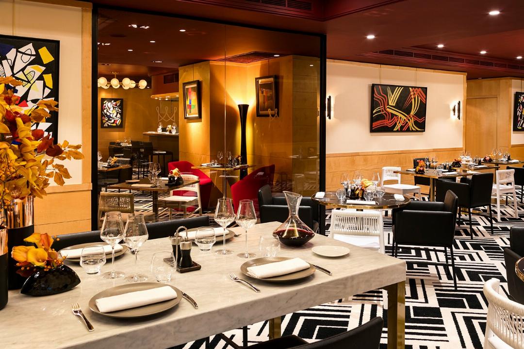Warwick Paris Champs-Elysees 27/64
