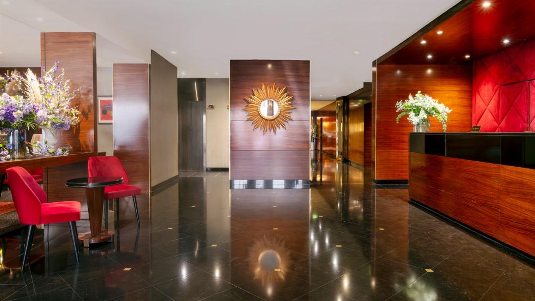Warwick Paris Champs-Elysees 6/64