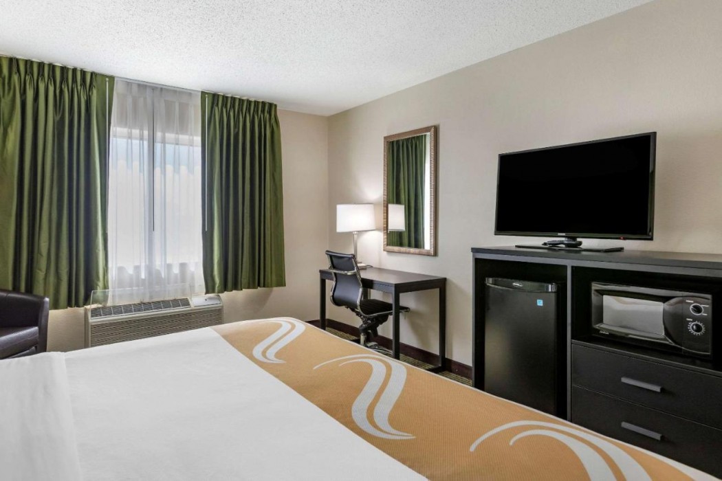 Quality Inn and Suites Bay City 19/34