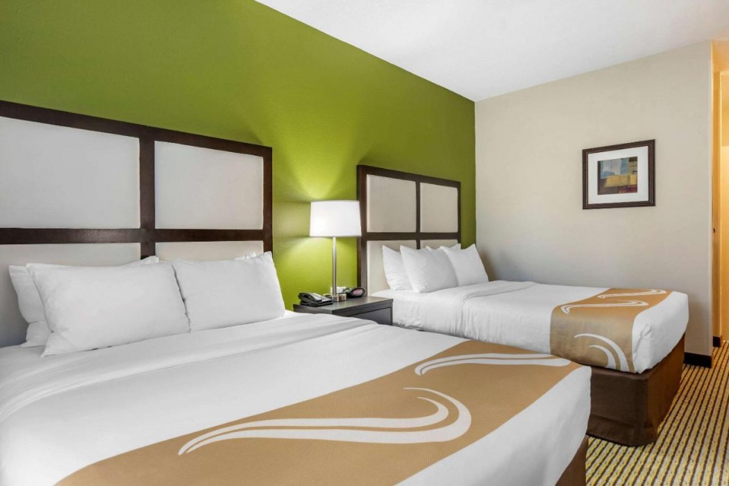 Quality Inn and Suites Bay City 15/34