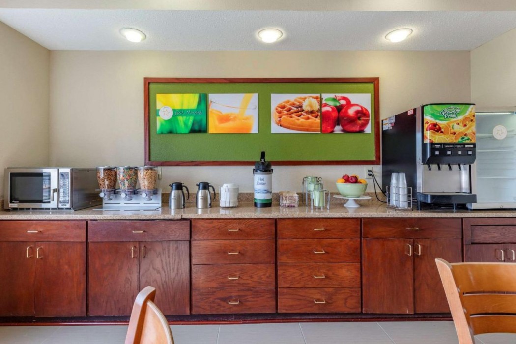 Quality Inn and Suites Bay City 22/34