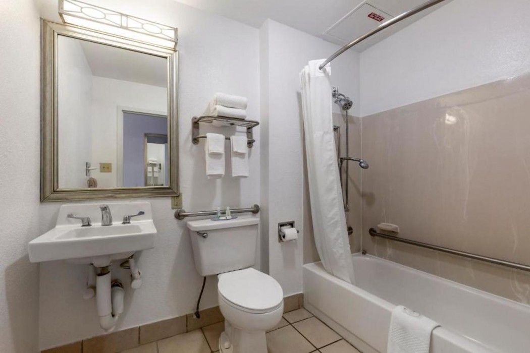 Quality Inn Fayetteville near Fort Bragg 15/28