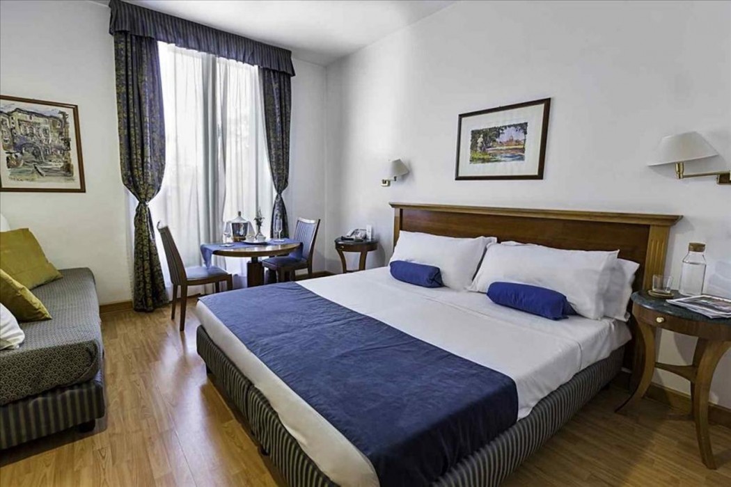 Hotel Diplomatic 27/82