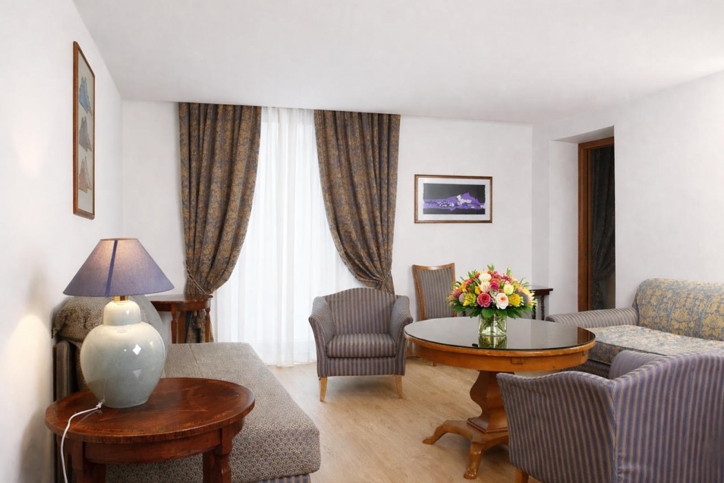 Hotel Diplomatic 24/82
