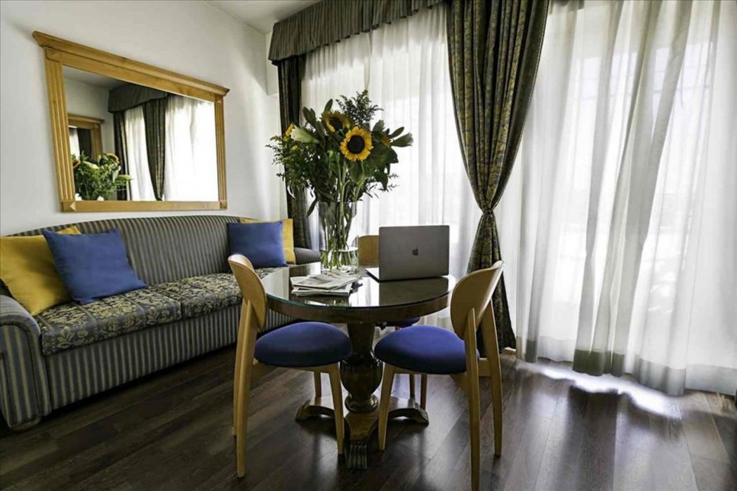 Hotel Diplomatic 28/82