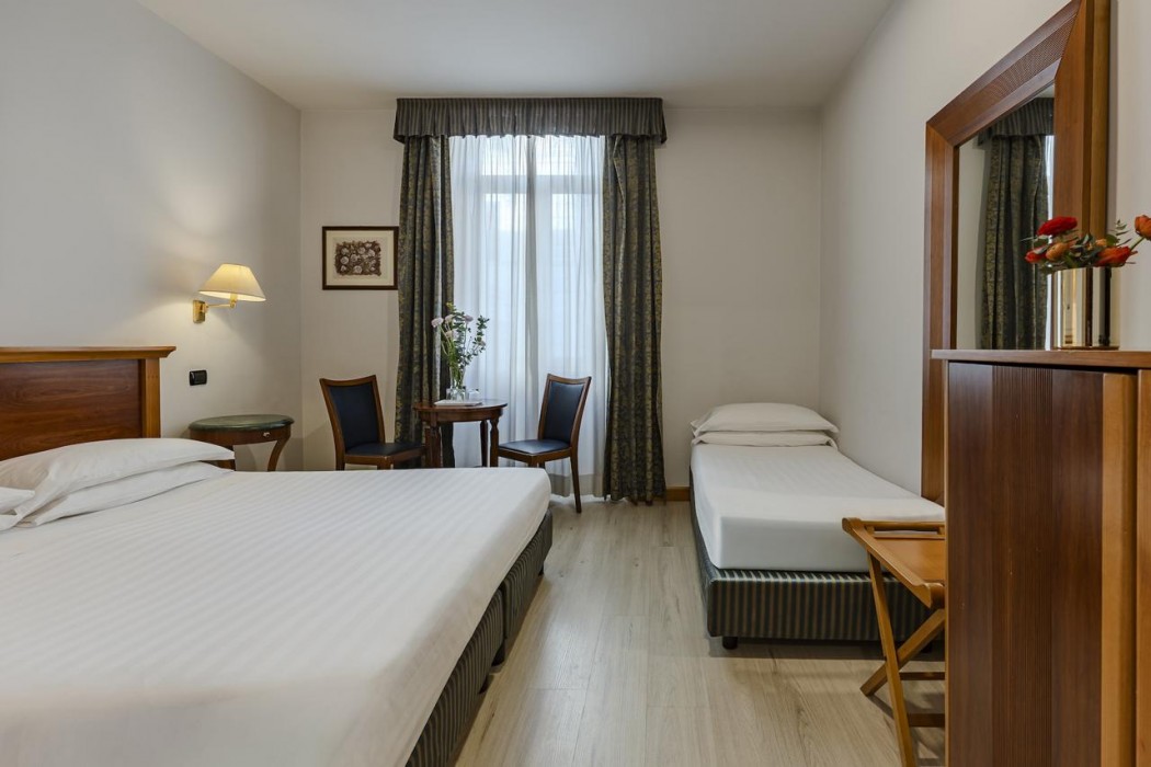Hotel Diplomatic 14/82