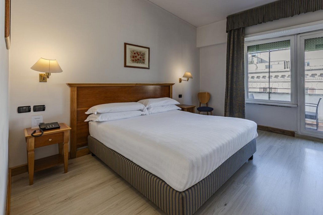 Hotel Diplomatic 19/82