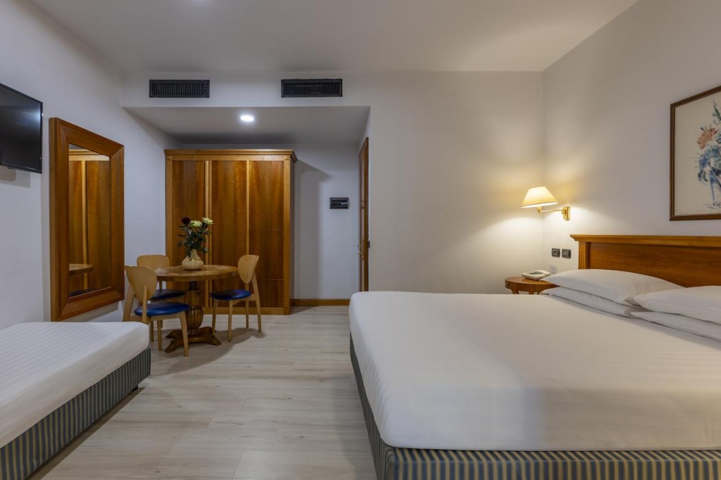 Hotel Diplomatic 22/82