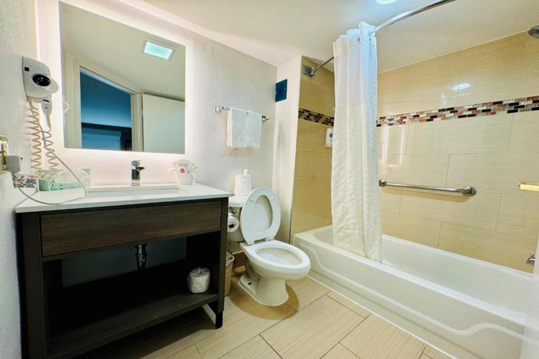 Comfort Inn & Suites Houston I-10 West Energy Corridor 10/21