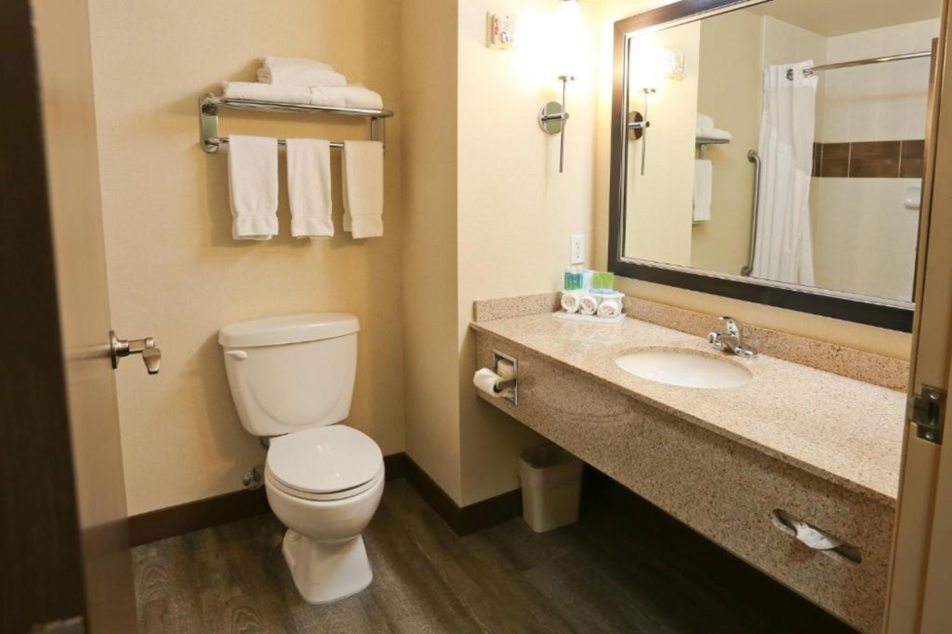 Holiday Inn Express Vernon 18/61