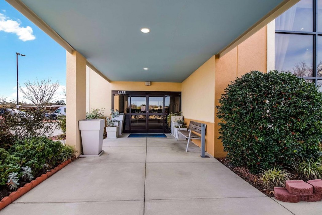 Clarion Pointe New Bern 3/37