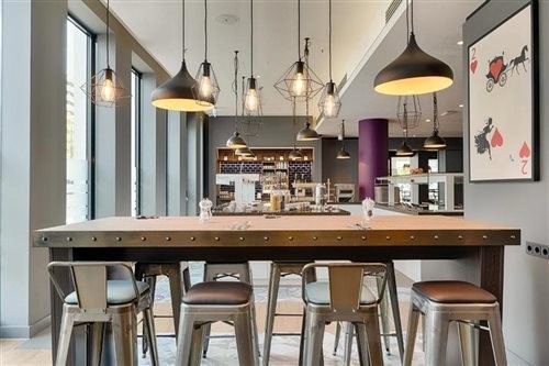 Premier Inn Berlin Alexanderplatz Hotel 21/53