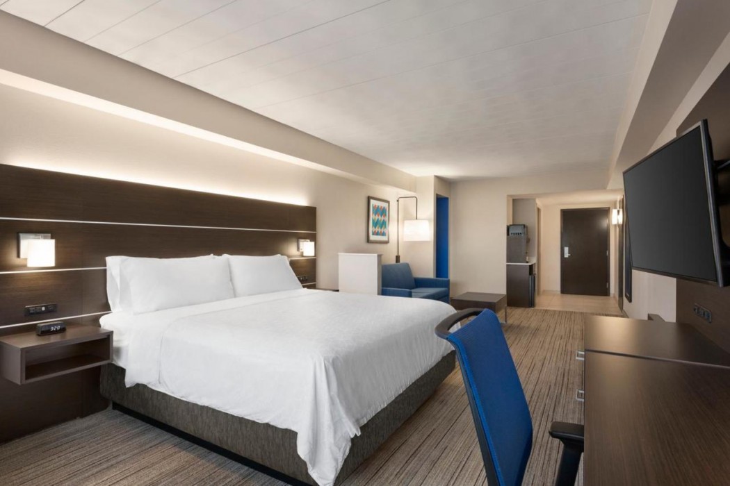 Holiday Inn Express & Suites Fort Myers East - The Forum 19/65