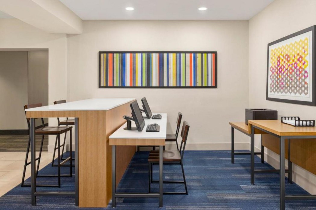 Holiday Inn Express & Suites Fort Myers East - The Forum 39/65