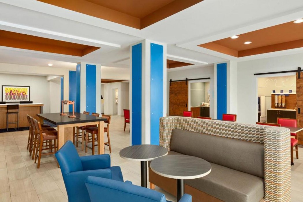 Holiday Inn Express & Suites Fort Myers East - The Forum 5/65