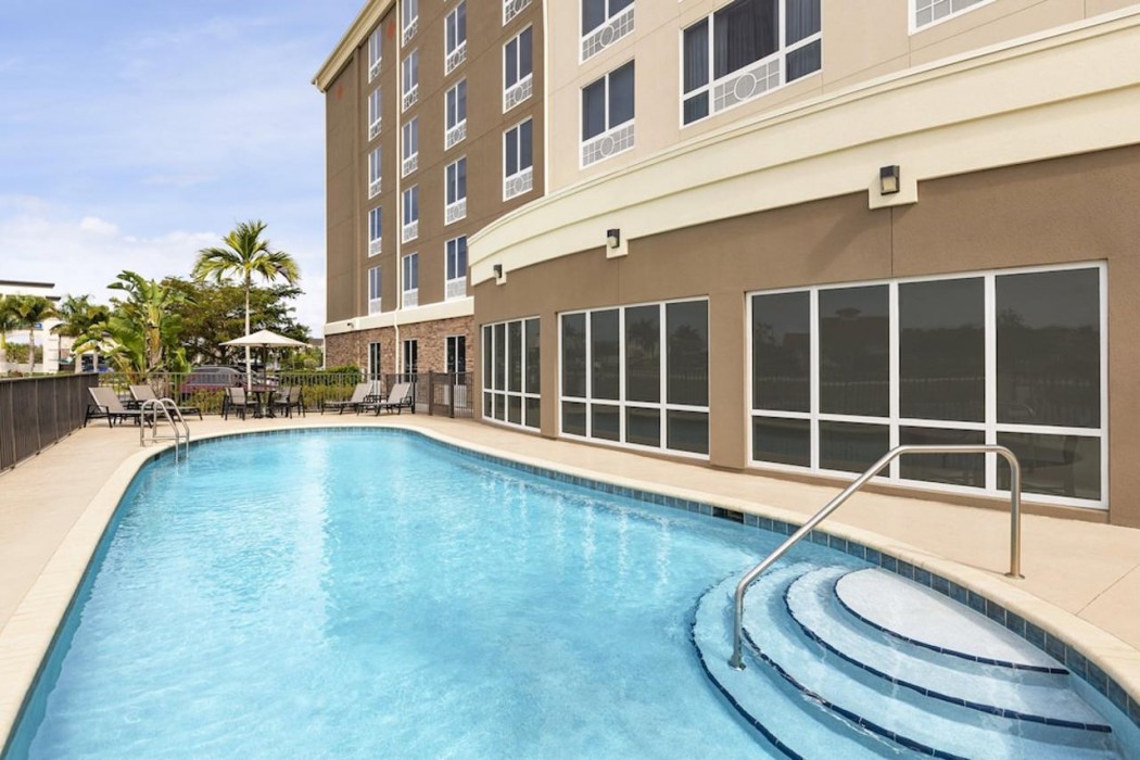 Holiday Inn Express & Suites Fort Myers East - The Forum 50/65