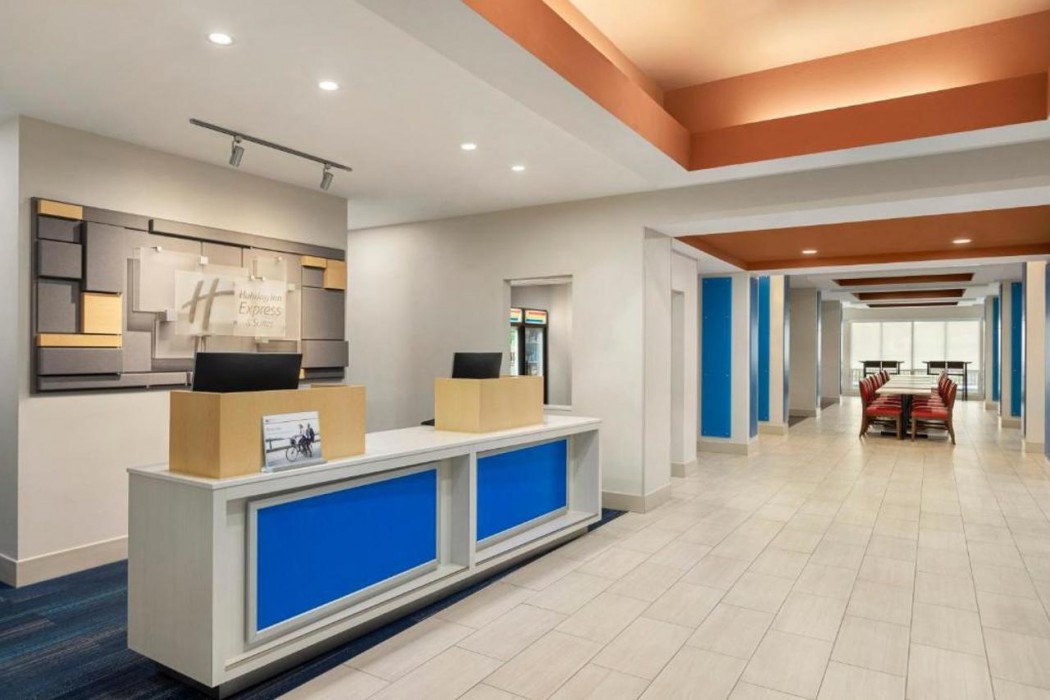 Holiday Inn Express & Suites Fort Myers East - The Forum 3/65