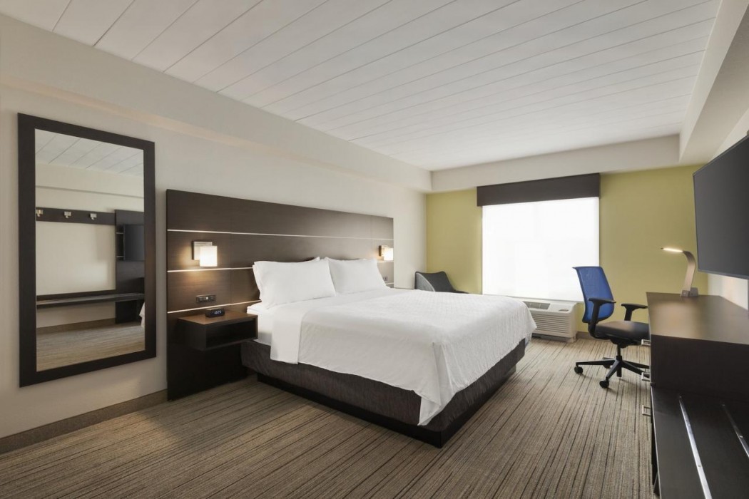 Holiday Inn Express & Suites Fort Myers East - The Forum 17/65
