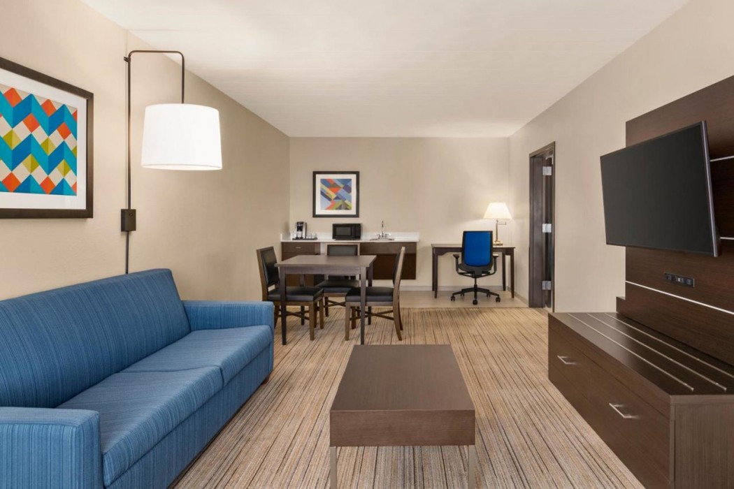 Holiday Inn Express & Suites Fort Myers East - The Forum 38/65