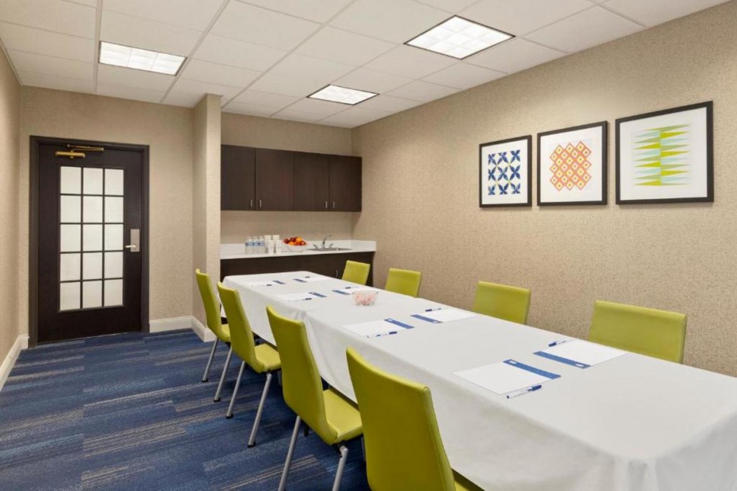 Holiday Inn Express & Suites Fort Myers East - The Forum 36/65