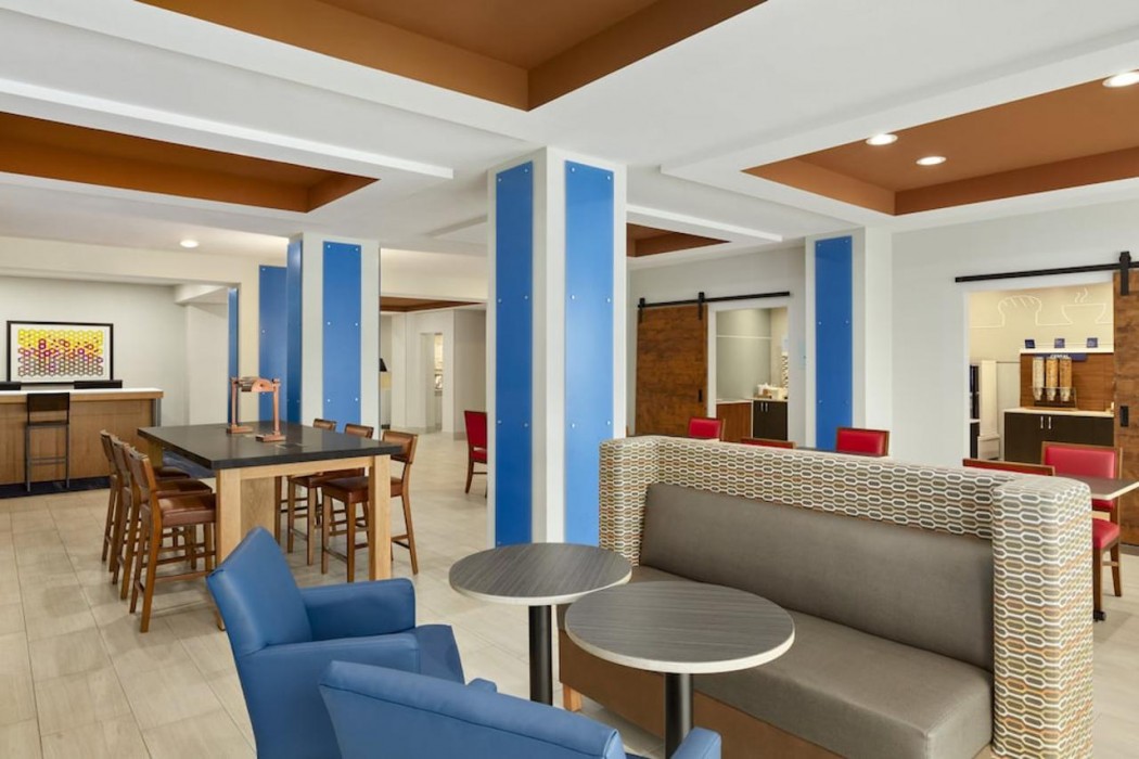 Holiday Inn Express & Suites Fort Myers East - The Forum 41/65