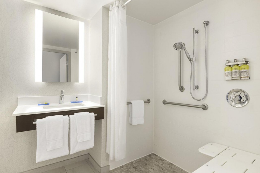 Holiday Inn Express & Suites Fort Myers East - The Forum 31/65