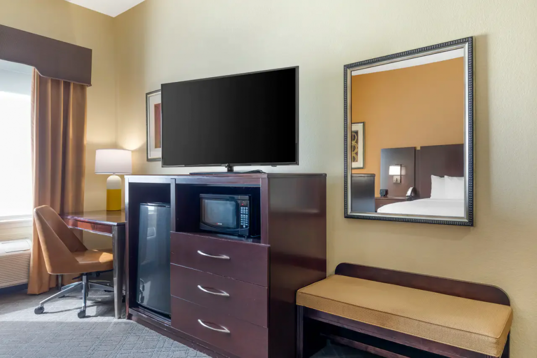 Comfort Inn and Suites Mexia, TX 8/59