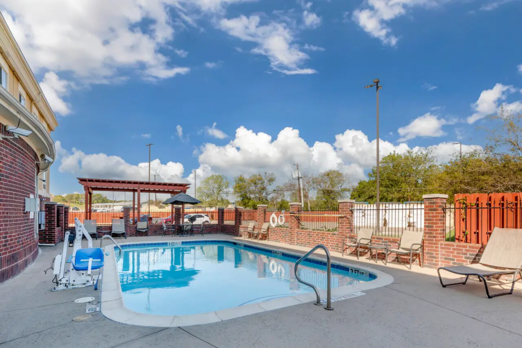Comfort Inn and Suites Mexia, TX 28/59